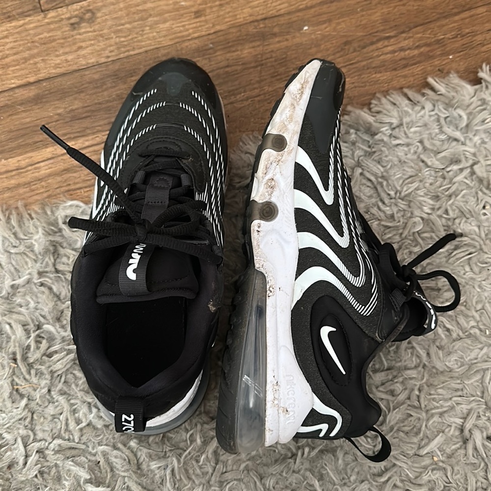 Nike 270 React